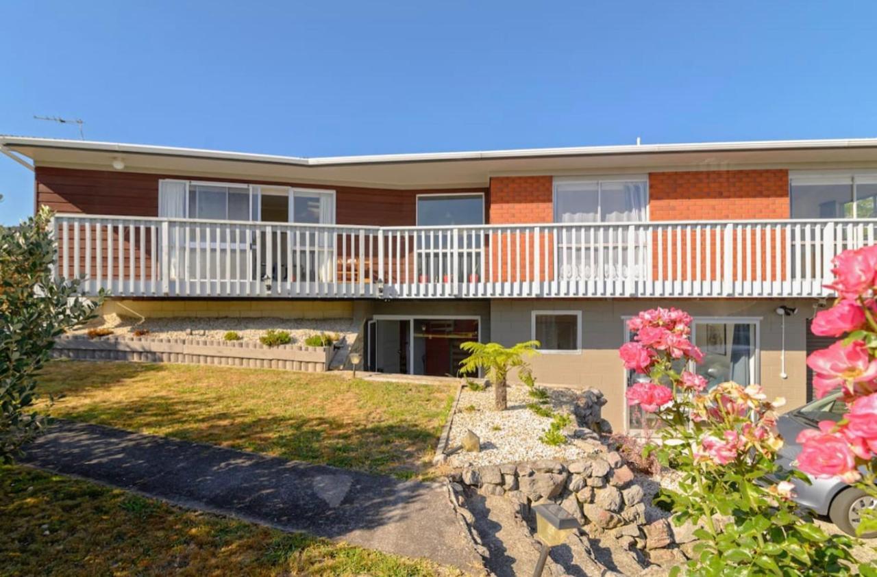 Spacious modern Utuhina holiday House Rotorua Exterior foto