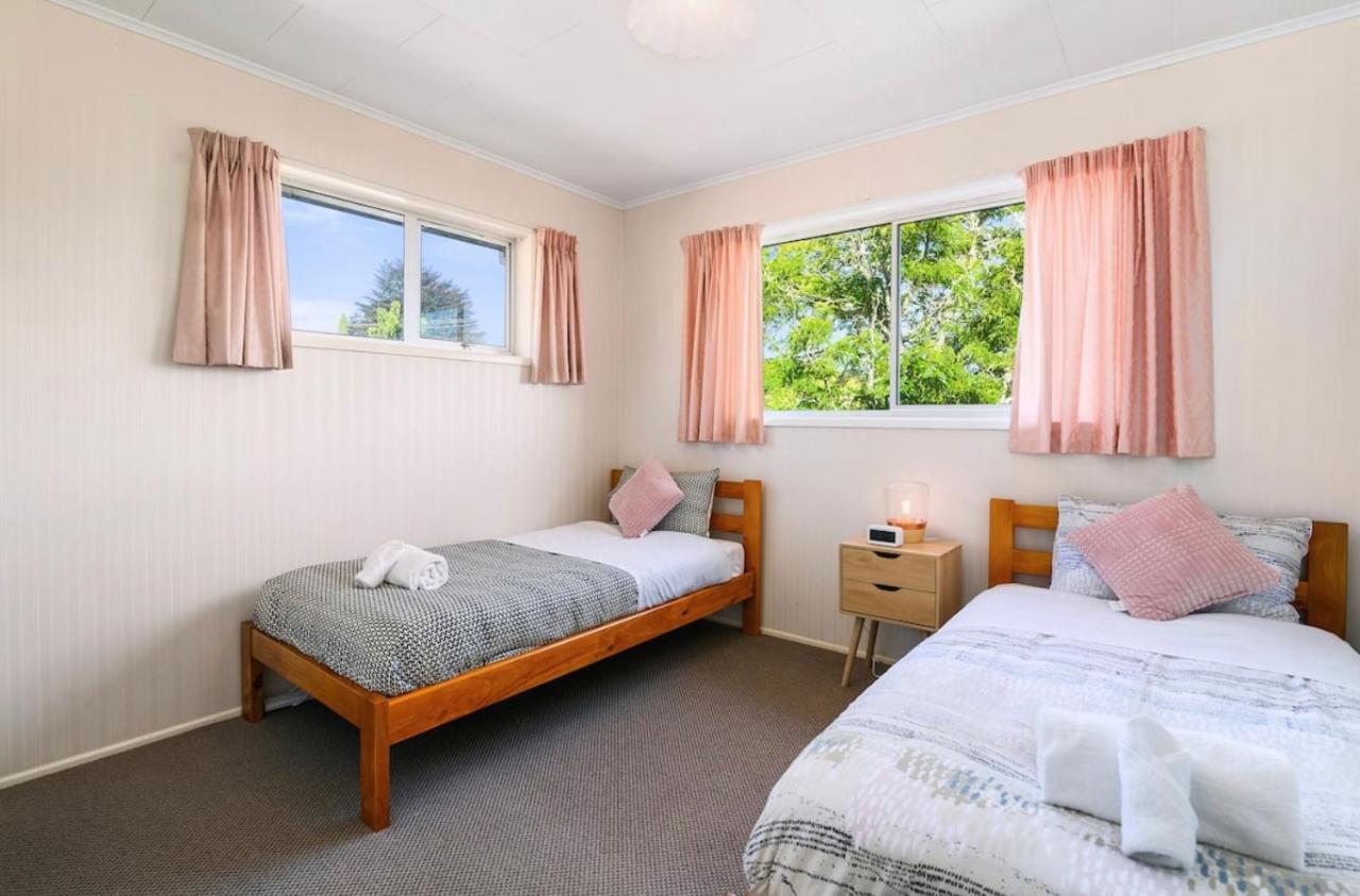 Spacious modern Utuhina holiday House Rotorua Exterior foto