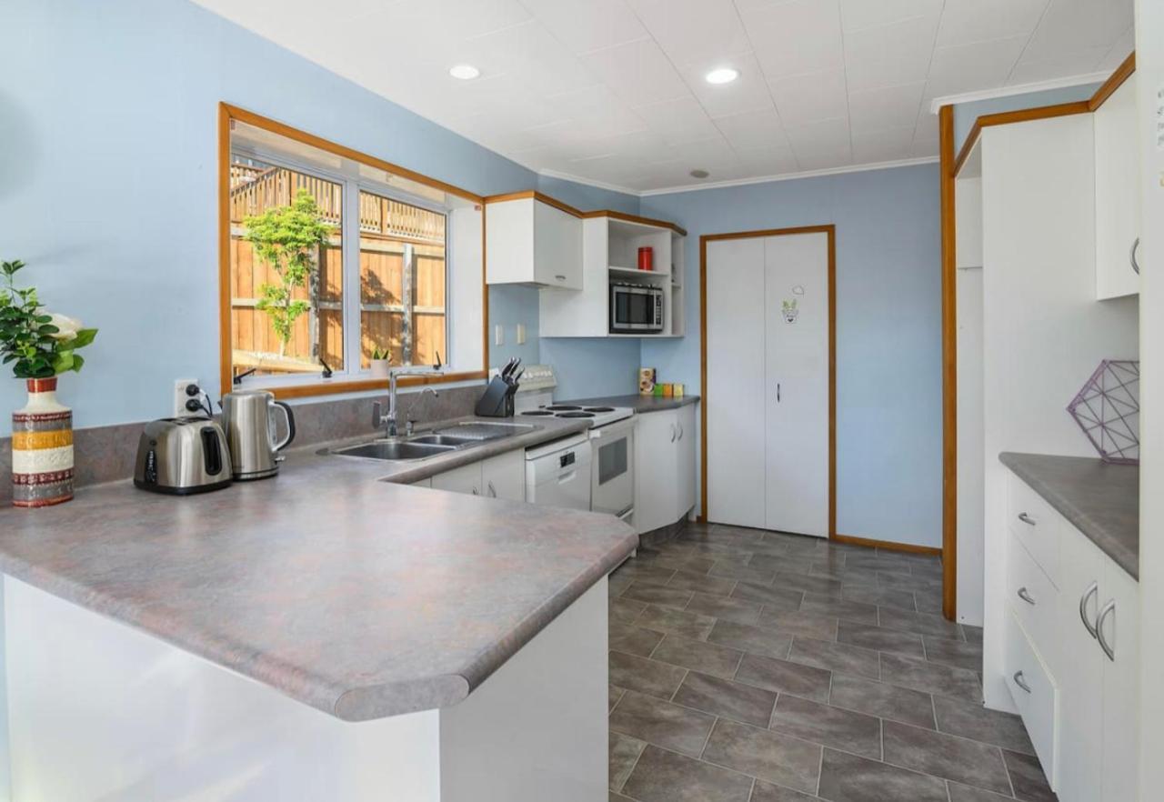 Spacious modern Utuhina holiday House Rotorua Exterior foto